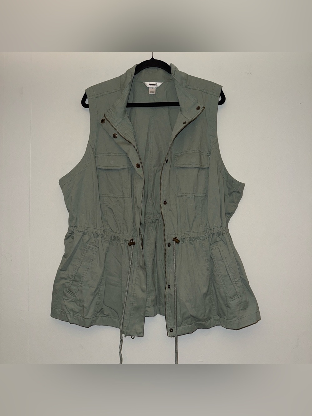 CJ BANKS Green utility vest with adjustable waist and pockets 100% cotton 3X ✨
